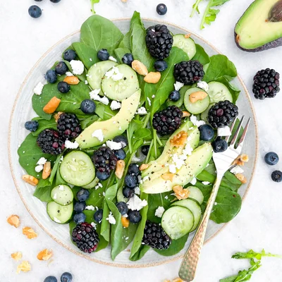 Recipe of Avocado, blueberry and blackberry salad on the DeliRec recipe website