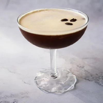 Recette de Espresso martini 🍸 sur le site de recettes DeliRec