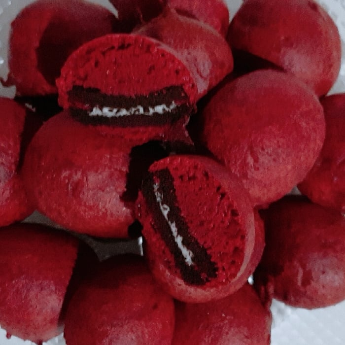 Foto da "BOLINHO de CHUVA RED VELVET recheado com biscoitos NEGRESCO ou OREO" - receita de "BOLINHO de CHUVA RED VELVET recheado com biscoitos NEGRESCO ou OREO" no DeliRec