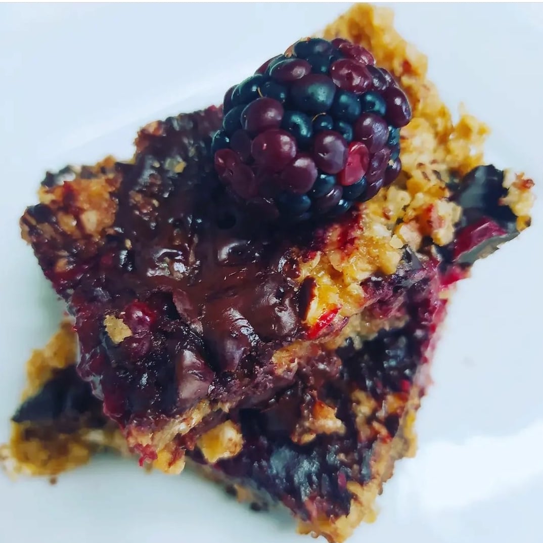 Photo of the Homemade bar with chocolate and blackberries – recipe of Homemade bar with chocolate and blackberries on DeliRec
