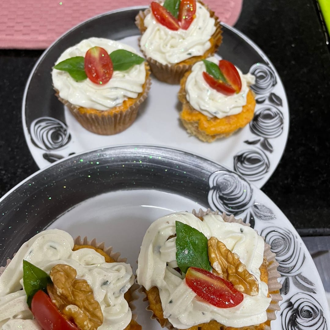 Photo of the Savory Fit Cupcake: Roasted Tomatoes with Basil and Cottage Cheese – recipe of Savory Fit Cupcake: Roasted Tomatoes with Basil and Cottage Cheese on DeliRec