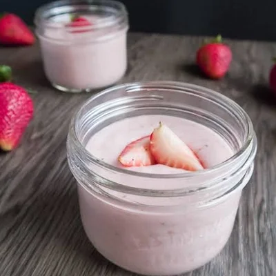 Recipe of Strawberry yogurt on the DeliRec recipe website