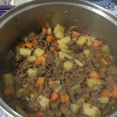 Recipe of Minced meat with potatoes and carrots on the DeliRec recipe website