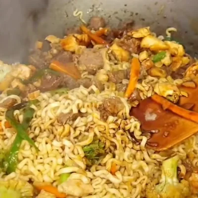 Recipe of Instant noodles with meat on the DeliRec recipe website
