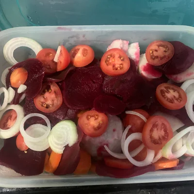 Recipe of Beetroot Salad with Yam Onion and Tomato on the DeliRec recipe website