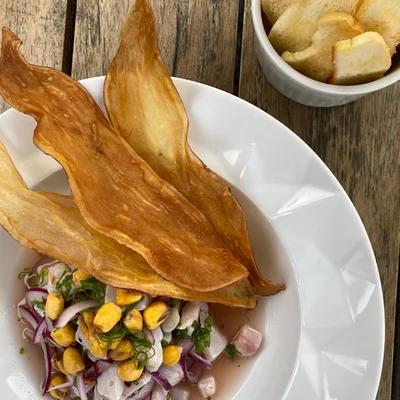 Recipe of Sea Bass Ceviche with Citrus-Scented Broth and Sweet Potato Chips on the DeliRec recipe website