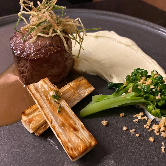 Photo of the Fillet steak with cauliflower mousseline, sautéed hearts of palm and garlic broccoli. – recipe of Fillet steak with cauliflower mousseline, sautéed hearts of palm and garlic broccoli. on DeliRec
