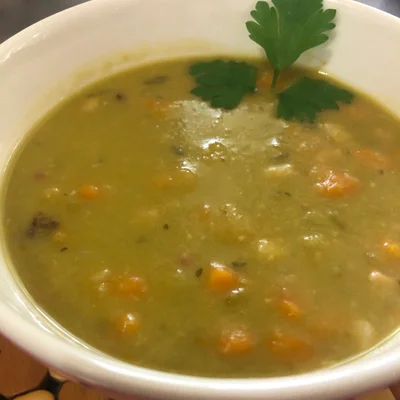 Recipe of Pea soup with vegetables and bacon on the DeliRec recipe website