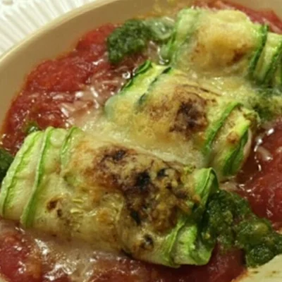 Recipe of Zucchini Involtini with goat cheese, tomato and pesto on the DeliRec recipe website