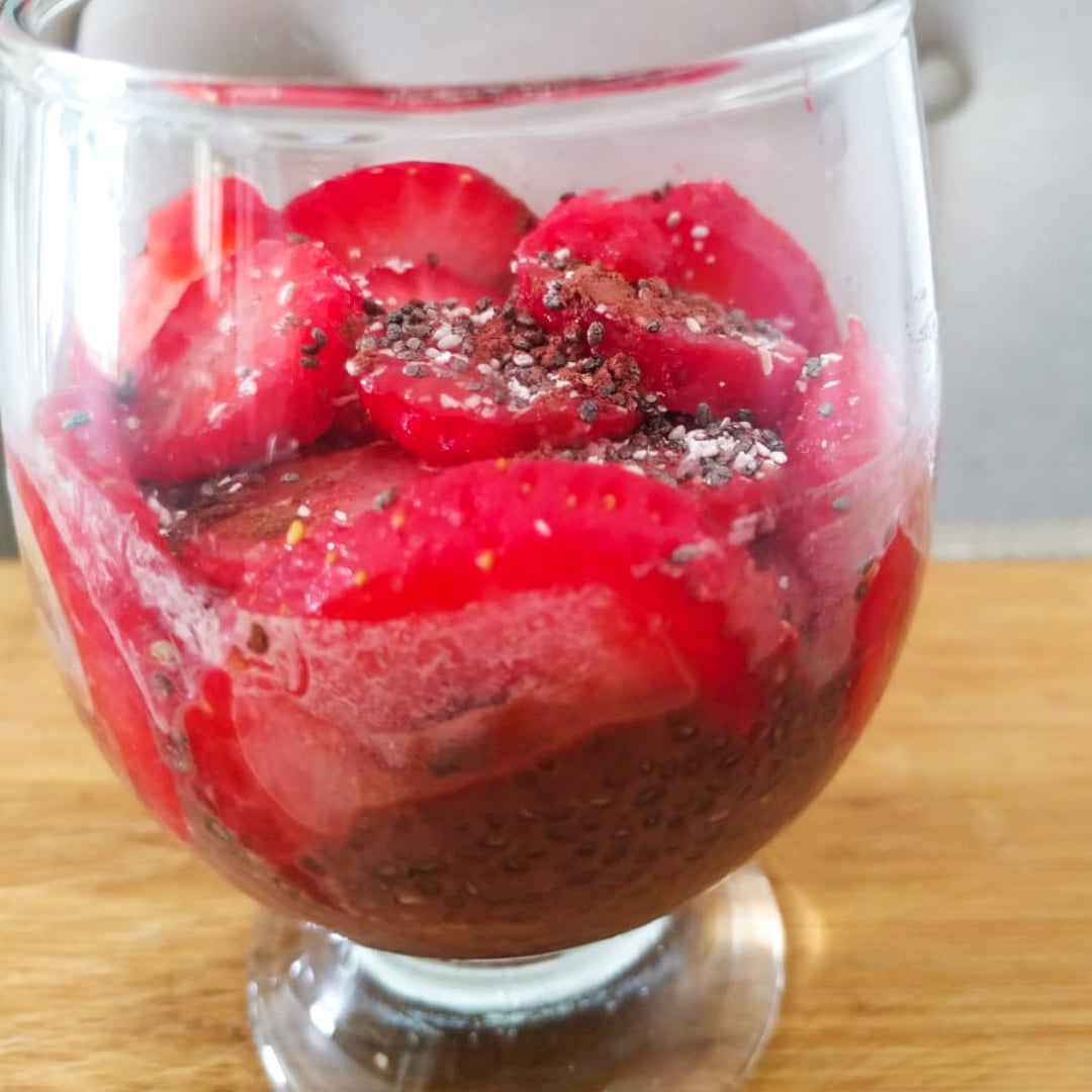 Photo of the Chocolate Chia Pudding with Strawberry – recipe of Chocolate Chia Pudding with Strawberry on DeliRec
