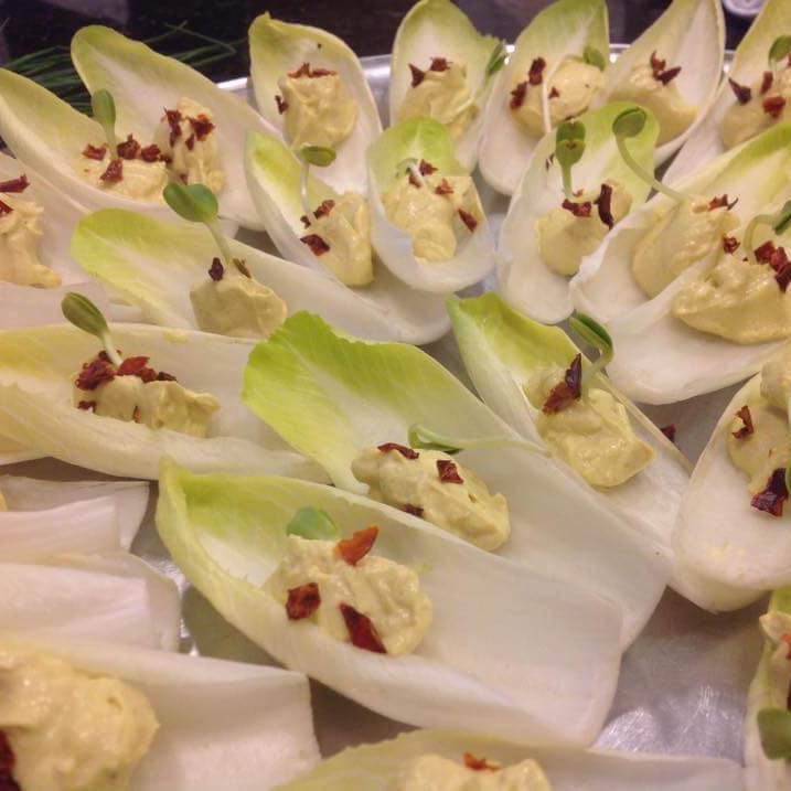 Photo of the Endive Canapés with Sunflower Ricotta – recipe of Endive Canapés with Sunflower Ricotta on DeliRec