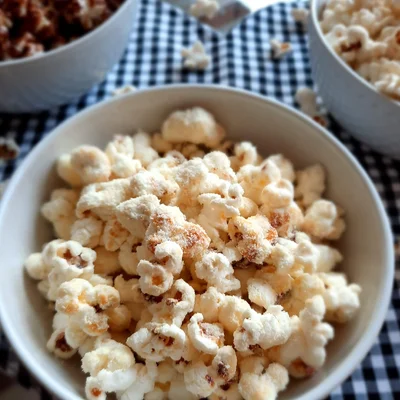 Recipe of Popcorn with white chocolate and nest milk on the DeliRec recipe website