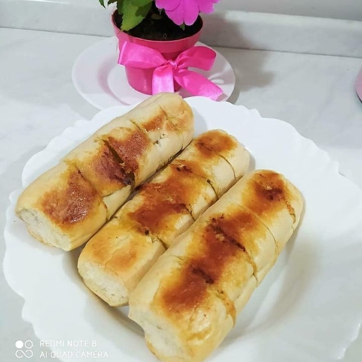 Photo of the Easy garlic bread 😋 – recipe of Easy garlic bread 😋 on DeliRec