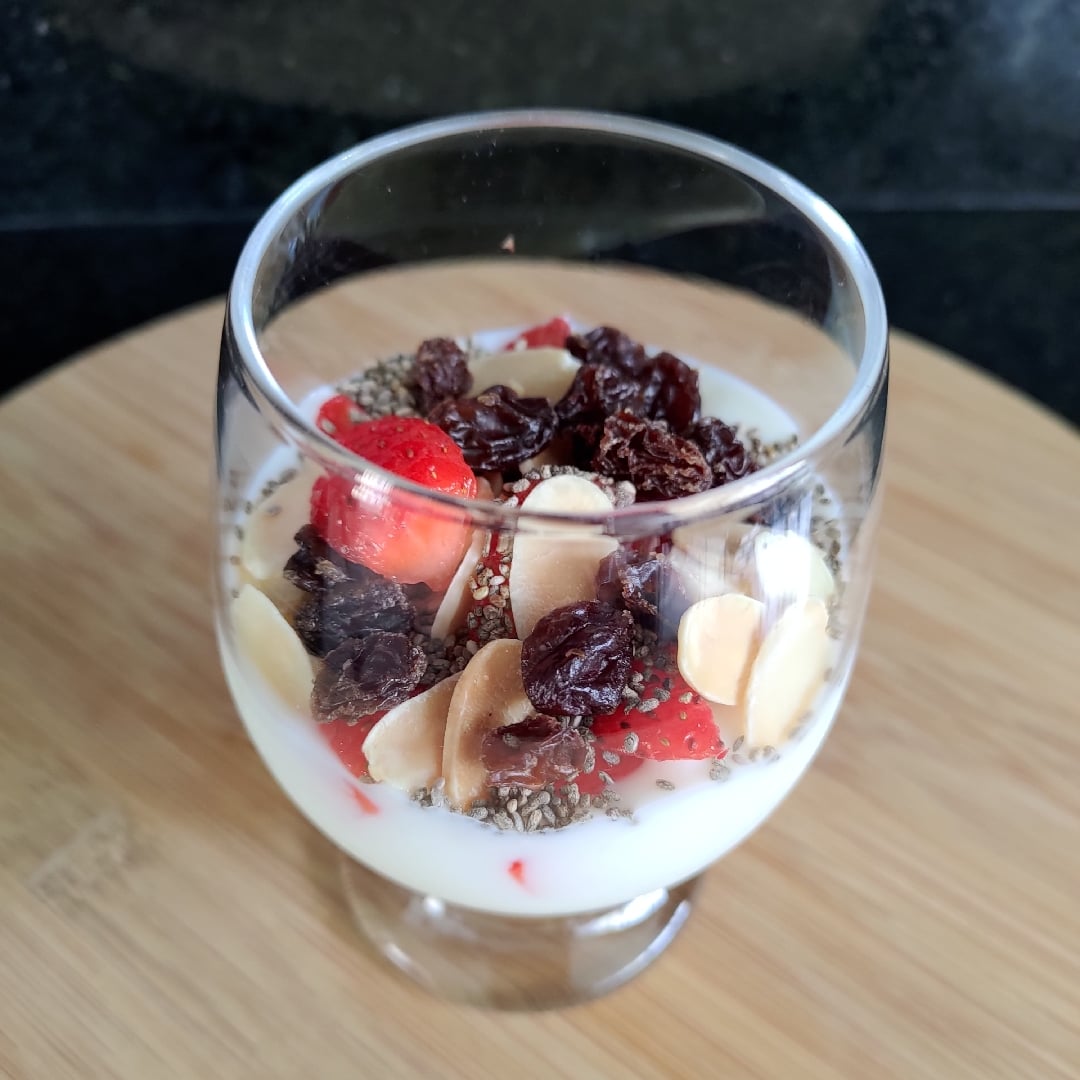 Photo of the Yogurt with fruits and nuts – recipe of Yogurt with fruits and nuts on DeliRec