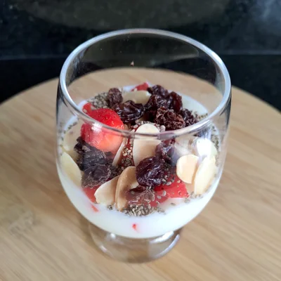 Recipe of Yogurt with fruits and nuts on the DeliRec recipe website
