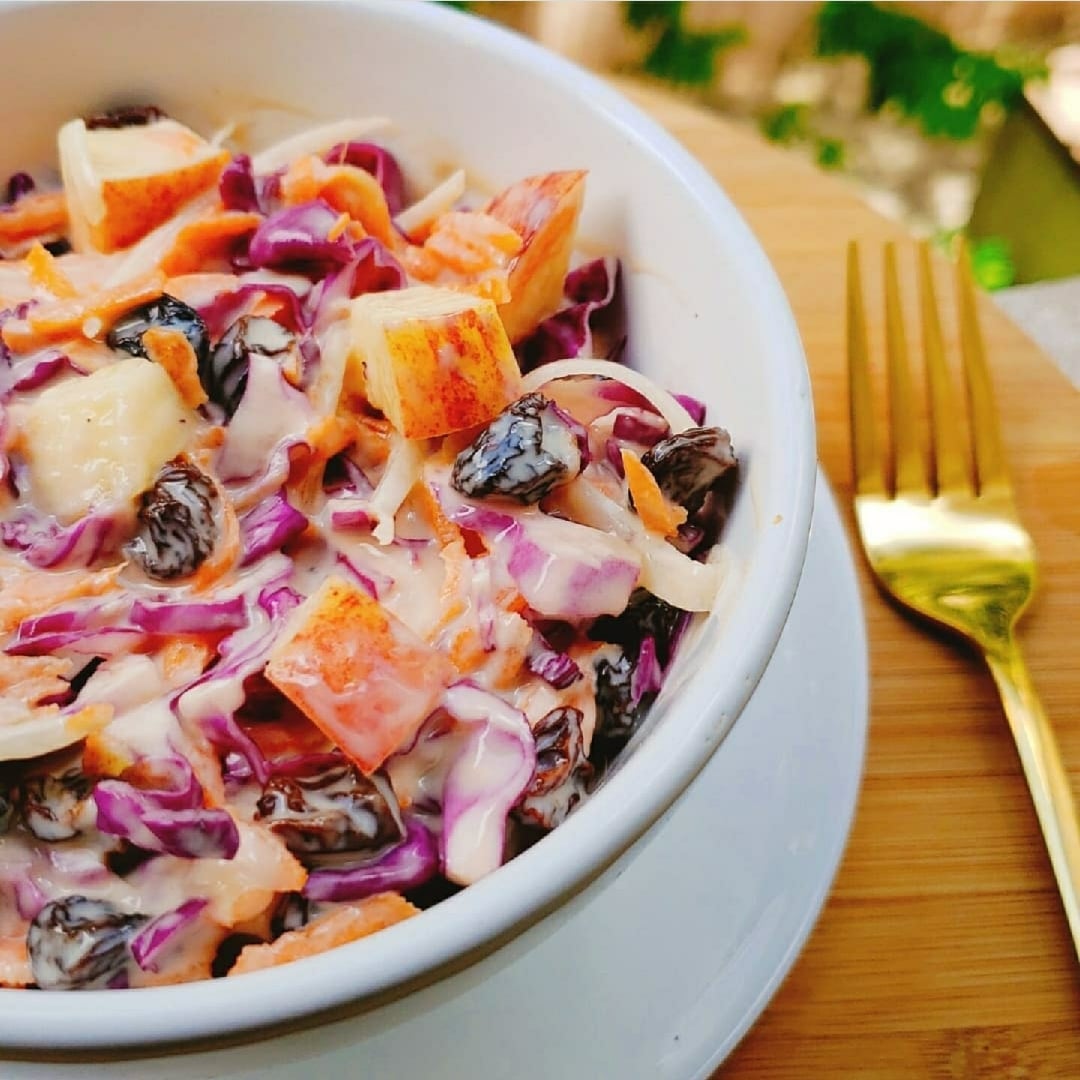 Photo of the Sweet and Sour Cabbage Salad with Apple and Raisins – recipe of Sweet and Sour Cabbage Salad with Apple and Raisins on DeliRec