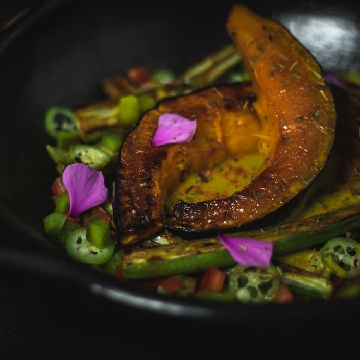 Photo of the Roasted pumpkin with sautéed okra and chili mousse – recipe of Roasted pumpkin with sautéed okra and chili mousse on DeliRec