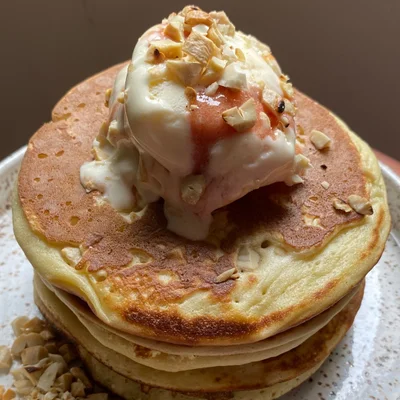 Recipe of Cashew nut pancake with cheese ice cream and guava on the DeliRec recipe website