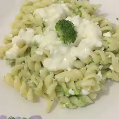 Recipe of Broccoli Pesto Sauce Screw on the DeliRec recipe website