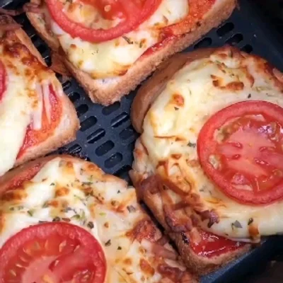 Recipe of Bread pizza in the Air Fryer or oven on the DeliRec recipe website