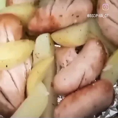 Recette de Saucisse au four avec pommes de terre dans l'Airfryer sur le site de recettes DeliRec