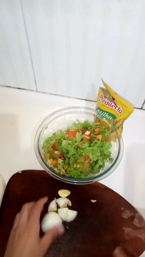 Foto da Salada de alface tomate  milho e ovo  - receita de Salada de alface tomate  milho e ovo  no DeliRec