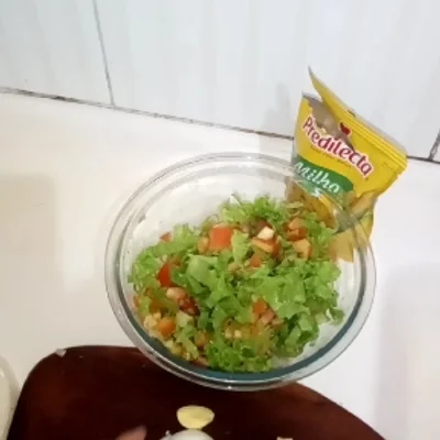Receita de Salada de alface tomate  milho e ovo  no site de receitas DeliRec