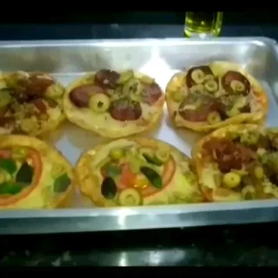 Receita de Mini pizza de massa de pastel no site de receitas DeliRec