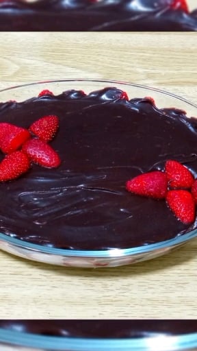 Photo of the Chocolate iced strawberry dessert – recipe of Chocolate iced strawberry dessert on DeliRec