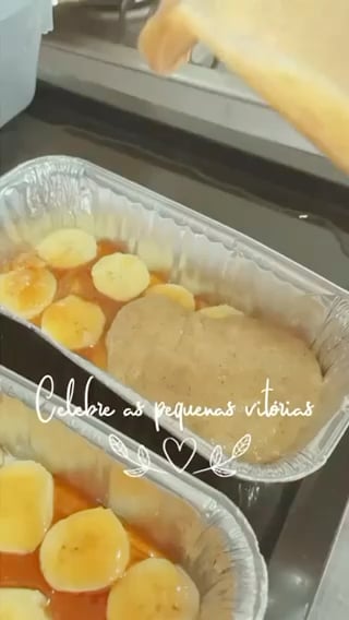 Foto da Bolo de maçã e banana invertido - receita de Bolo de maçã e banana invertido no DeliRec