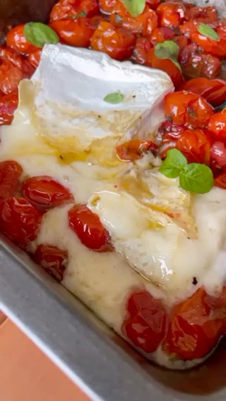 Photo of the Brie with roasted tomatoes – recipe of Brie with roasted tomatoes on DeliRec