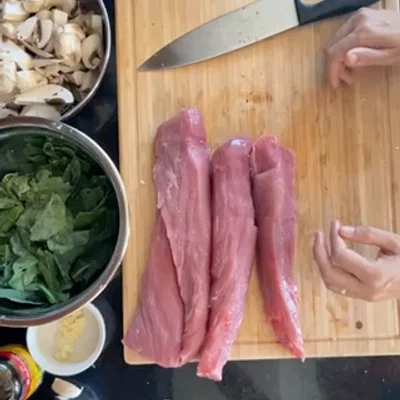 Recipe of Pork tenderloin with mushrooms and broccoli leaves on the DeliRec recipe website