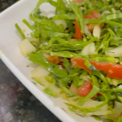 Recipe of raw kale salad on the DeliRec recipe website