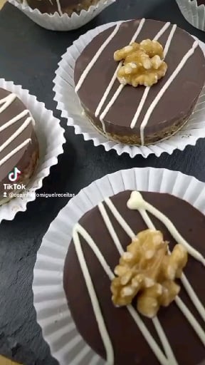 Photo of the Walnut, plum and 2 chocolate treats – recipe of Walnut, plum and 2 chocolate treats on DeliRec