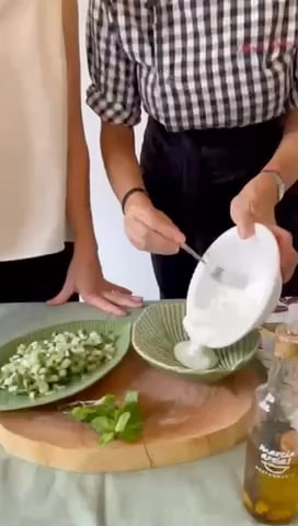Foto da Salada de pepino, iogurte e hortelã  - receita de Salada de pepino, iogurte e hortelã  no DeliRec