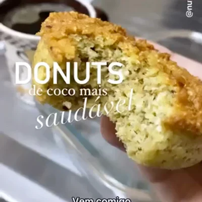Receita de Donuts de Coco Saudável  no site de receitas DeliRec