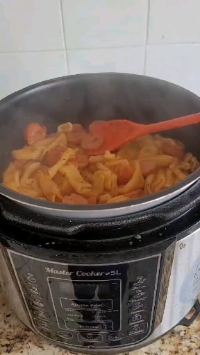 Photo of the Macaroni with Sausage in the electric pressure cooker – recipe of Macaroni with Sausage in the electric pressure cooker on DeliRec