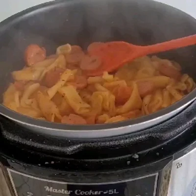 Recipe of Macaroni with Sausage in the electric pressure cooker on the DeliRec recipe website
