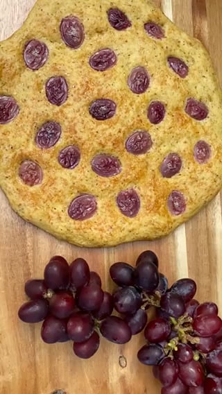 Photo of the Schiacciata con l'uva LowCarb – recipe of Schiacciata con l'uva LowCarb on DeliRec