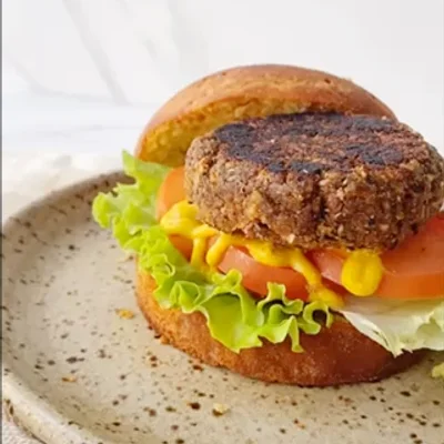 Receita de Burger de feijão azuki e quinoa no site de receitas DeliRec