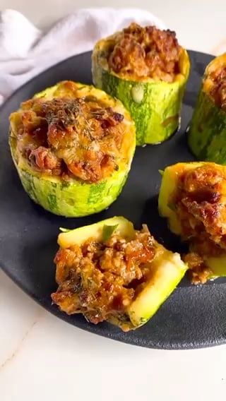 Photo of the Zucchini stuffed with ground duckling – recipe of Zucchini stuffed with ground duckling on DeliRec