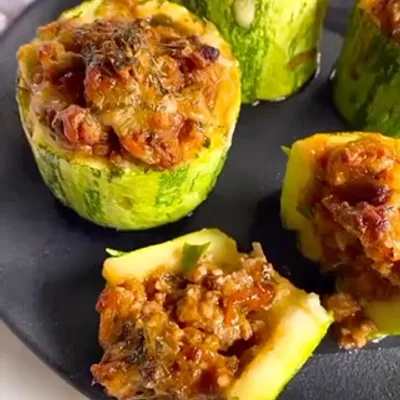Recipe of Zucchini stuffed with ground duckling on the DeliRec recipe website