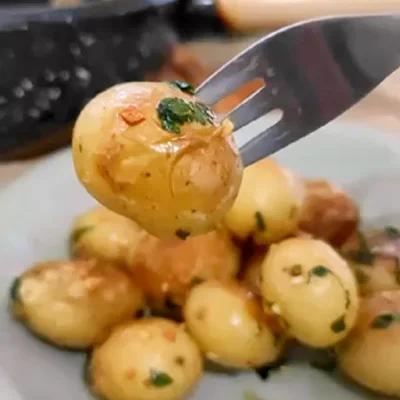 Recette de Mini Pommes de Terre au Beurre sur le site de recettes DeliRec