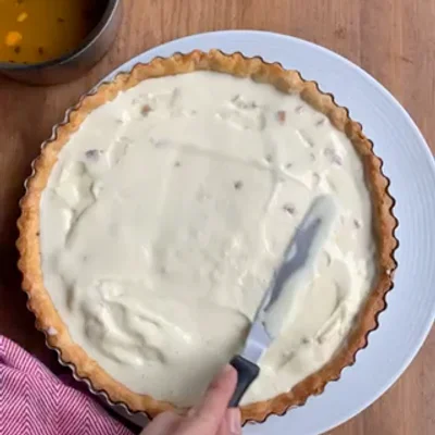 Recipe of White Chocolate Ice Cream Pie, Almonds and Passion Fruit Syrup on the DeliRec recipe website